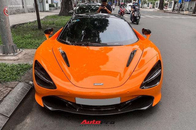 Nữ ca sĩ Đoàn Di Băng lần đầu cầm lái siêu xe McLaren 720S Spider chồng tặng lên phố - Ảnh 4.