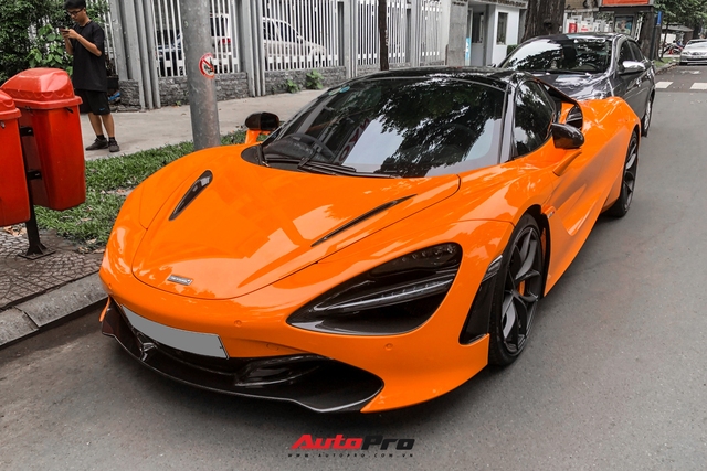 Nữ ca sĩ Đoàn Di Băng lần đầu cầm lái siêu xe McLaren 720S Spider chồng tặng lên phố - Ảnh 3.