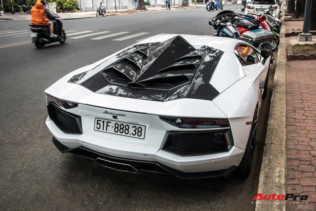 Vừa đón Tết Hà Nội xong, Lamborghini Aventador pô to nhất Việt Nam bất ngờ xuất hiện trên phố Sài Gòn - Ảnh 8.