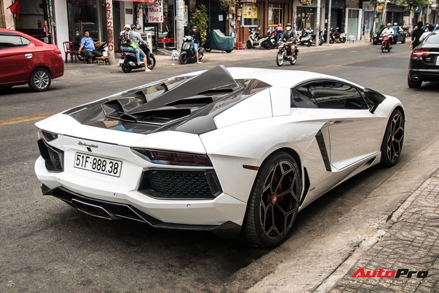 Vừa đón Tết Hà Nội xong, Lamborghini Aventador pô to nhất Việt Nam bất ngờ xuất hiện trên phố Sài Gòn - Ảnh 11.