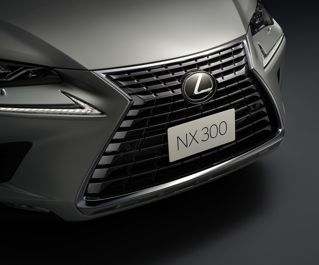 Đua với Mercedes-Benz GLC, Lexus NX300 2020 ra mắt tại Việt Nam với giá 2,56 tỷ đồng - Ảnh 1.
