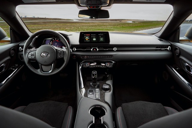 Toyota Supra chính thức ra mắt bản giá rẻ dùng động cơ giống hệt BMW - Ảnh 3.