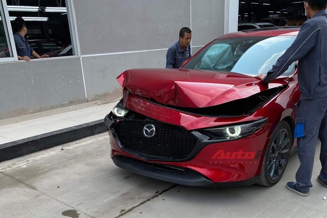 Khách hàng tố phanh tự động của Mazda3 gặp lỗi, người của Mazda Việt Nam test thử và cái kết toác đầu - Ảnh 1.