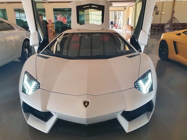 7 tỷ cũng mua được siêu xe như mới: Lamborghini Aventador chào hàng đại gia Việt khi mới chỉ lăn bánh 1.200km - Ảnh 1.
