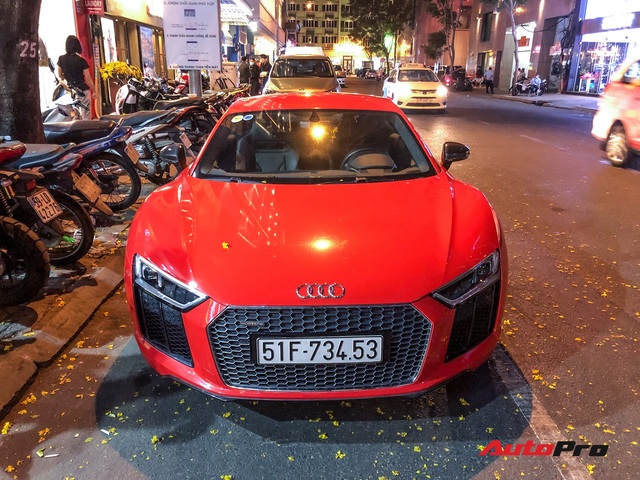 Thiếu gia Phan Thành tái xuất cùng siêu xe Audi R8 V10 Plus trên phố Sài Gòn - Ảnh 2.