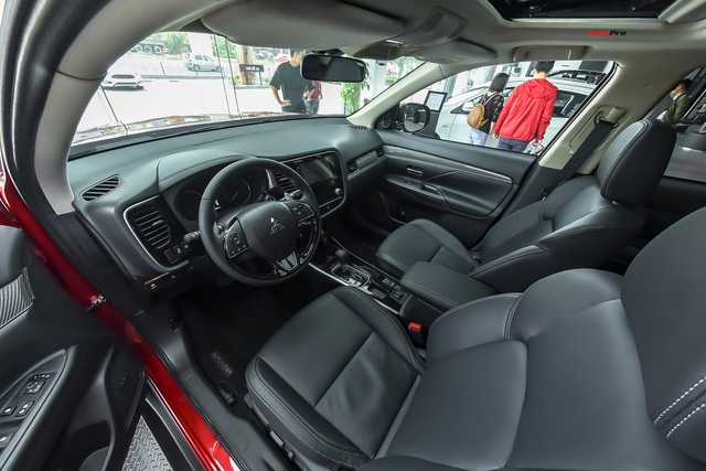 Mitsubishi Outlander 2.4 2019 giảm giá mạnh, lần đầu dưới 1 tỷ, rẻ hơn cả bản 2.0 2020 vừa ra mắt - Ảnh 5.