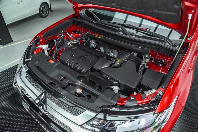 Đánh giá nhanh Mitsubishi Outlander: 15 điểm mới, giá gần như không đổi và cơ hội bám đuổi Honda CR-V, Mazda CX-5 - Ảnh 12.