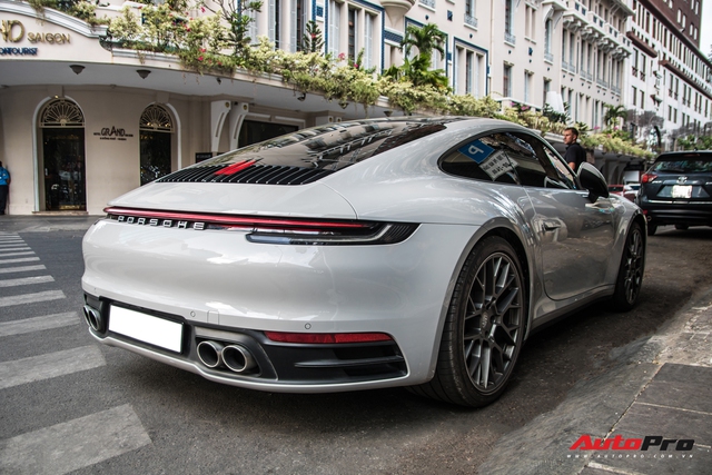 Mua Porsche 911 giống Cường Đô-la, đại gia Sài Gòn đặt màu sơn lạ mắt để tránh đụng hàng - Ảnh 7.