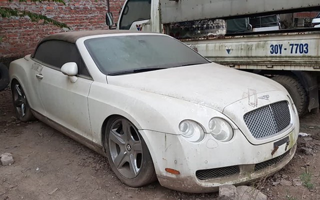 ‘Siêu phẩm’ một thời Bentley Continental xuất hiện trên phố Hà Nội trong tình trạng vỡ nát, vài chi tiết còn sót lại gây ngạc nhiên - Ảnh 7.