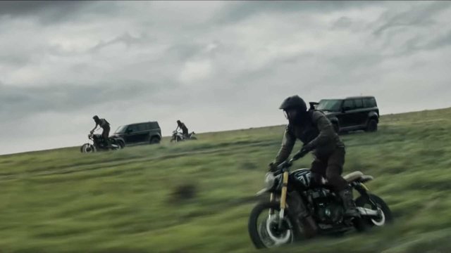 Land Rover Defender 2020 bay lượn như chim trong trailer mới của phim 007 - Ảnh 1.