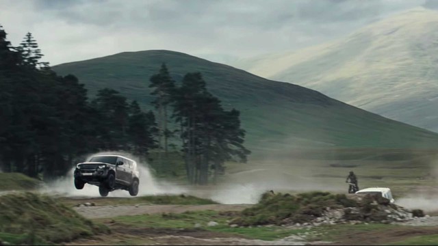 Land Rover Defender 2020 bay lượn như chim trong trailer mới của phim 007 - Ảnh 2.