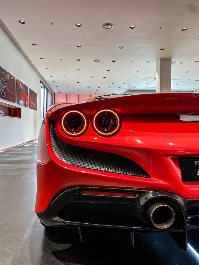 Ferrari F8 Tributo thứ hai bất ngờ cập bến Việt Nam, khác biệt với chiếc đầu tiên nhờ chi tiết này - Ảnh 6.