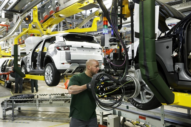 Vừa phục hồi, doanh số Jaguar Land Rover lại tụt không phanh vì COVID-19 - Ảnh 1.