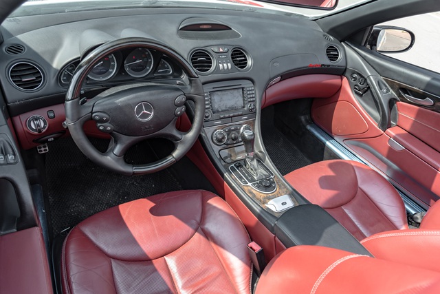 Cảm nhận nhanh xe nhà giàu Mercedes-Benz SL 550 sau 13 năm tuổi: mua gần 400 mã lực với giá Toyota Camry - Ảnh 4.