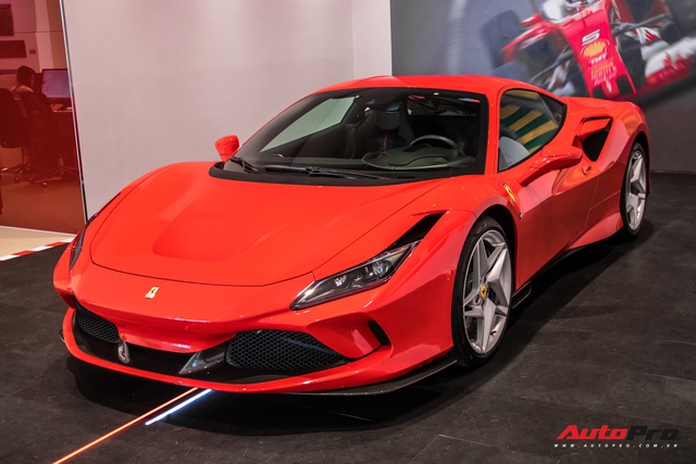 Cận cảnh Ferrari F8 Tributo thứ hai cập bến Việt Nam: Ít option hơn, tạm nhập tái xuất từ Malaysia - Ảnh 3.