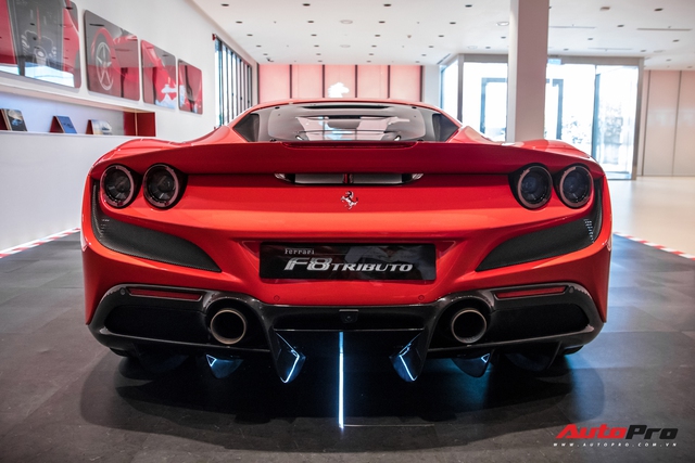 Cận cảnh Ferrari F8 Tributo thứ hai cập bến Việt Nam: Ít option hơn, tạm nhập tái xuất từ Malaysia - Ảnh 11.