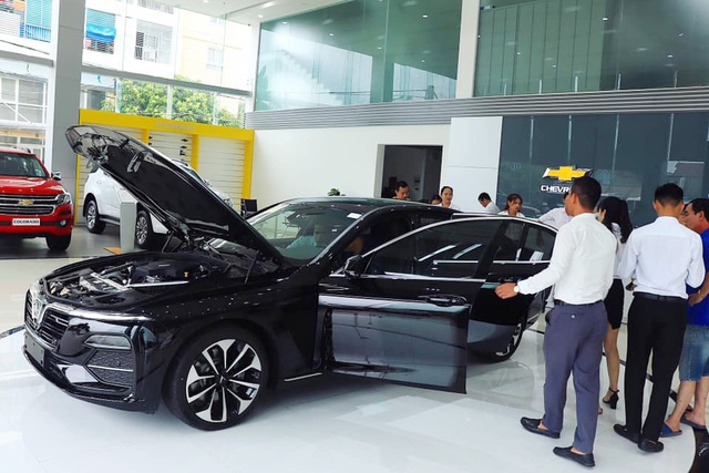 Giá ô tô VinFast được chiết khấu cả trăm triệu tại đại lý - Ảnh 1.