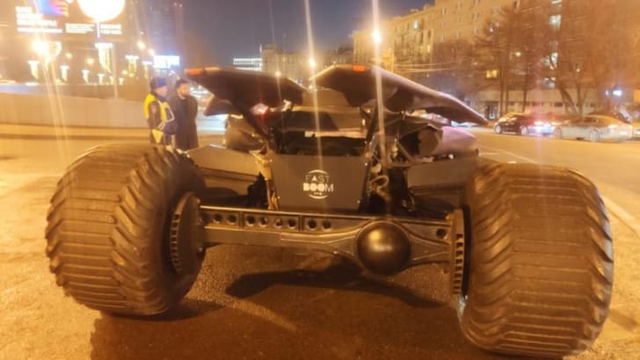 Không phải có tiền là có tất cả, siêu xe Batmobile triệu USD bị cảnh sát tịch thu vì lý do bất đắc dĩ - Ảnh 5.