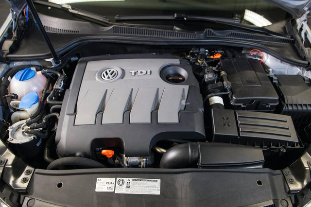 Bán xe gian lận khí thải, Volkswagen phải đền gần 1 tỷ USD cho khách hàng - Ảnh 1.