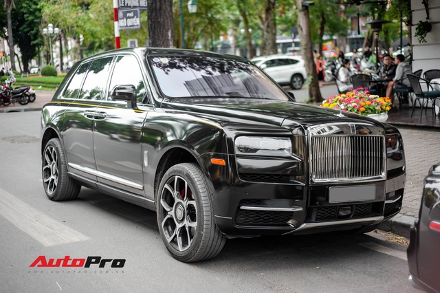 Mới chạy 2.000 km, Rolls-Royce Cullinan có giá bán lại rẻ hơn 20 tỷ so với giá mua mới - Ảnh 3.
