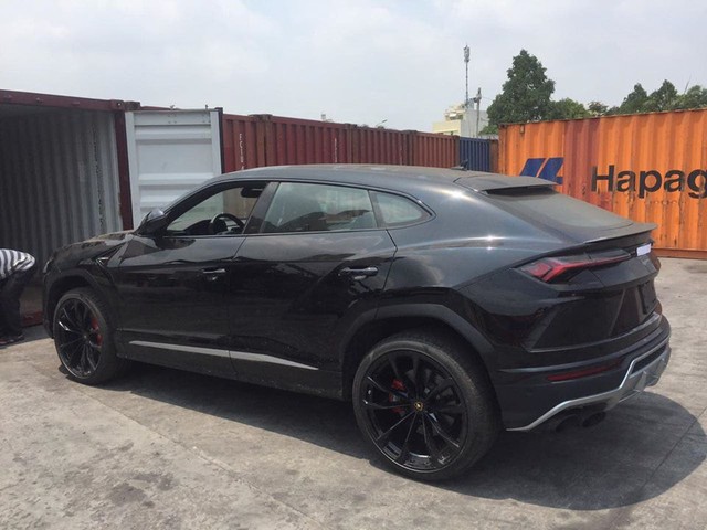 Khui công Lamborghini Urus với trang bị hàng hiếm của siêu mẫu Ngọc Thạch tại Việt Nam - Ảnh 1.