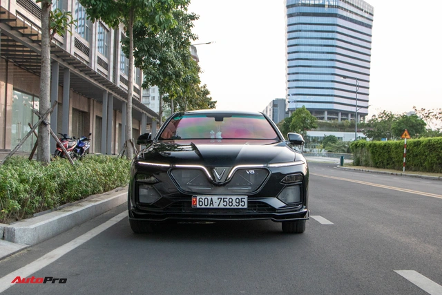 Chủ xe chi 100 triệu đồng độ VinFast Lux A2.0 phong cách thể thao tại Sài Gòn - Ảnh 6.