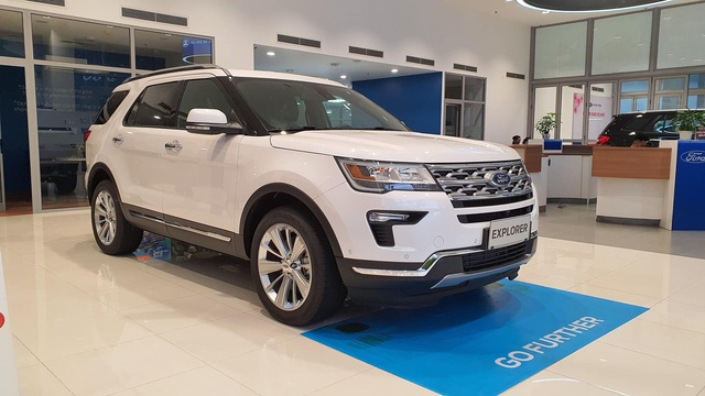 Đại lý xả Ford Explorer tồn kho giá 1,8 tỷ đồng, giảm gần nửa tỷ đồng so với hồi đầu năm - Ảnh 1.