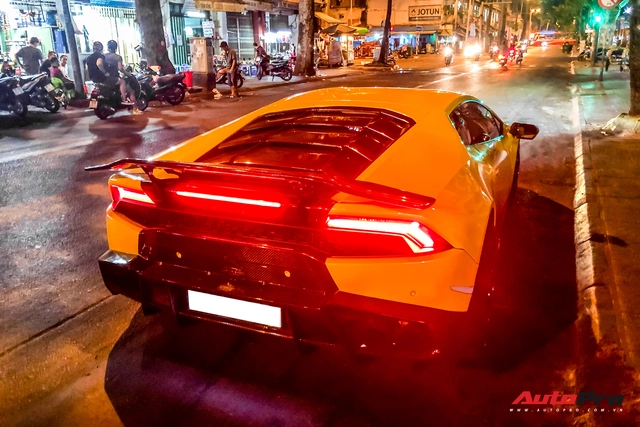 Tiếp tục đổi chủ, Lamborghini Huracan từng của doanh nhân Nguyễn Quốc Cường trở về màu sơn nguyên bản - Ảnh 7.