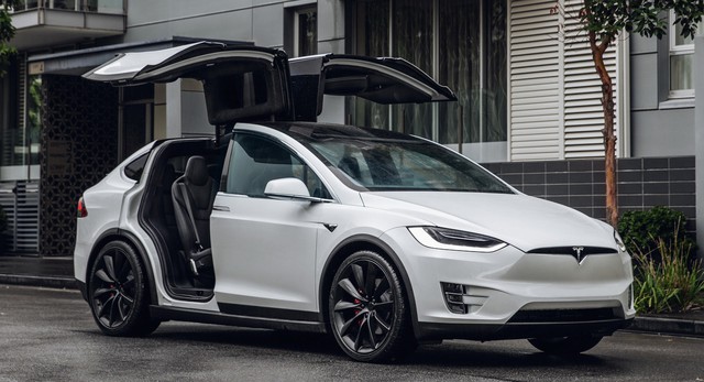 Tesla từ chối triệu hồi xe vì lỗi là do đường xấu và khách hàng dùng xe sai cách - Ảnh 1.