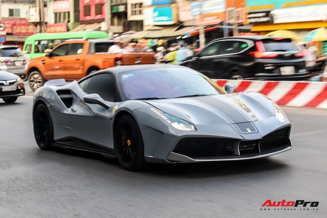 Đổi chủ, Ferrari 488 SVR độc nhất Việt Nam tiếp tục đổi màu áo mới bắt trend - Ảnh 1.