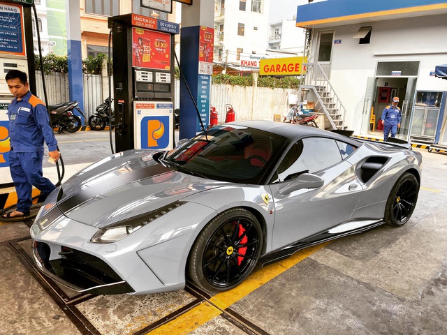 Đổi chủ, Ferrari 488 SVR độc nhất Việt Nam tiếp tục đổi màu áo mới bắt trend - Ảnh 4.