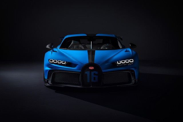 Soi siêu xe Bugatti Chiron Pur Sport qua ảnh, video mới - Ảnh 1.