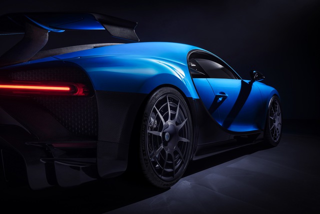 Soi siêu xe Bugatti Chiron Pur Sport qua ảnh, video mới - Ảnh 7.