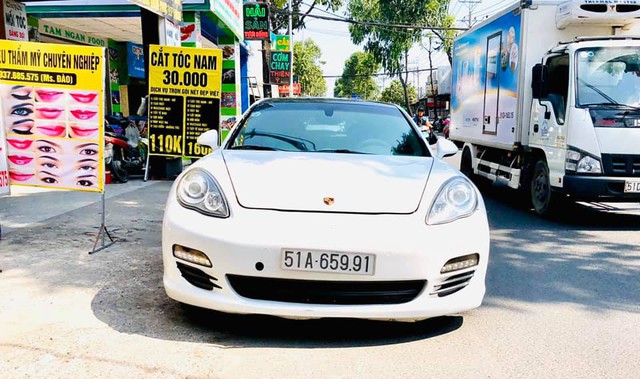 Cần đổi xe gấp, đại gia Việt bán Porsche Panamera rẻ ngang Toyota Camry 2020 - Ảnh 1.