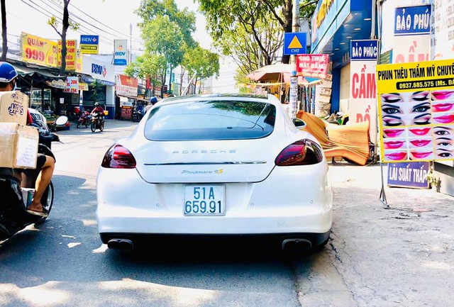 Cần đổi xe gấp, đại gia Việt bán Porsche Panamera rẻ ngang Toyota Camry 2020 - Ảnh 2.