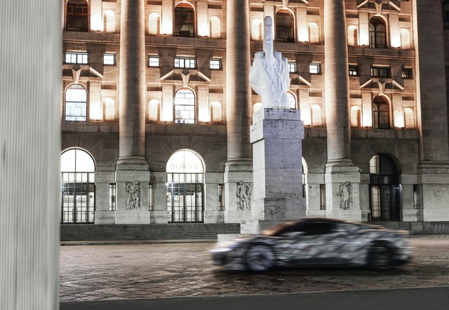 Bá đạo như Maserati: Lộ ảnh xe mới nhoè nhoẹt nhưng bức tượng phía sau mới là đỉnh cao cà khịa - Ảnh 5.