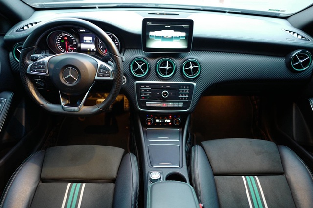 Hàng siêu hiếm Mercedes-Benz A 250 lấy cảm hứng từ F1 được chào bán bằng giá Honda Civic mua mới - Ảnh 3.