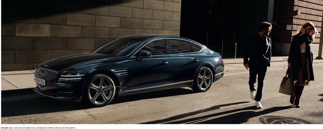 Genesis G80 khoe trọn bộ catalog: Toàn tiếng Hàn khó hiểu nhưng xem đã mắt - Ảnh 1.