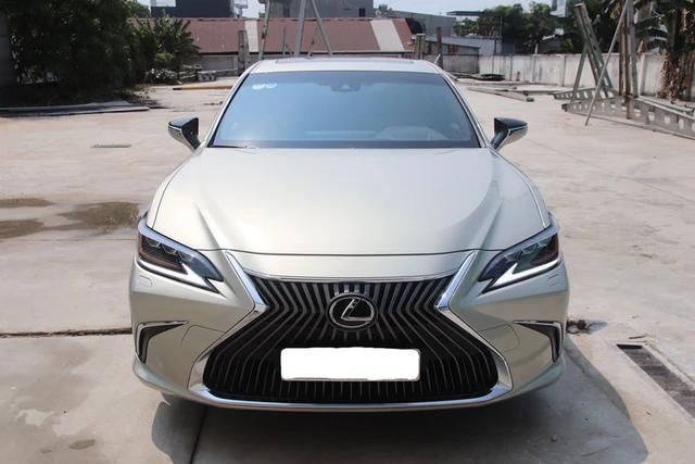 Hàng hiếm Lexus ES 250 2020 bán lại giá 2,5 tỷ đồng sau 1.300km kèm tiết  lộ: 'Chủ xe là đại gia sưu tầm kín tiếng'