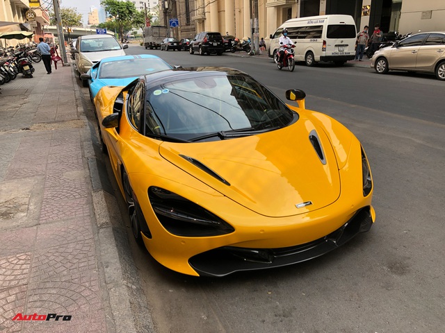 Vừa thông quan, McLaren 720S mui trần hàng hiếm bất ngờ xuất hiện trên phố Sài Gòn - Ảnh 2.