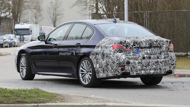 Lộ diện BMW 5-Series mới: Đèn mới, tản nhiệt may sao vẫn nhỏ - Ảnh 3.