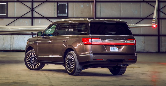 So kè BMW X7 vs Mercedes GLS cùng 3 mẫu SUV full-size hấp dẫn giới nhà giàu - Ảnh 5.