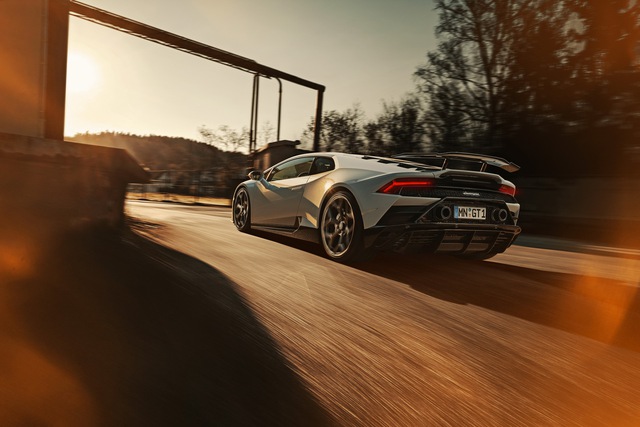Lamborghini Huracan Evo độ Novitec: Không cần hào nhoáng nhưng vẫn đẹp - Ảnh 2.