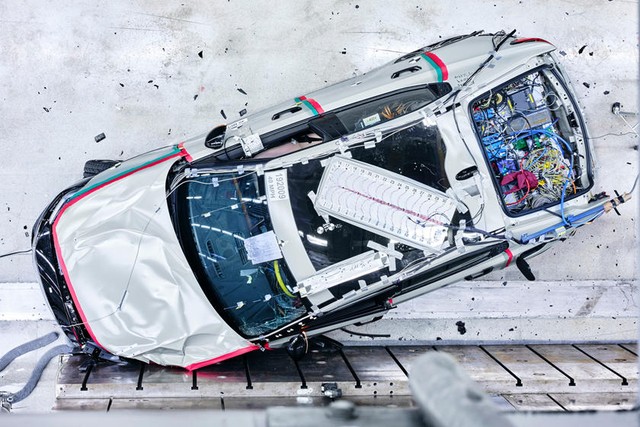 Tránh đi vào vết xe đổ của Tesla và Porsche, Volvo tìm mọi cách để giảm thiểu nguy cơ cháy nổ - Ảnh 1.