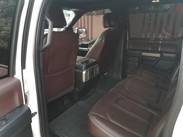 ‘Khủng long’ Ford F-150 bán lại rẻ ngang Mercedes-Benz GLC 300 nhập khẩu, riêng tiền độ đủ mua một chiếc Kia Morning - Ảnh 4.