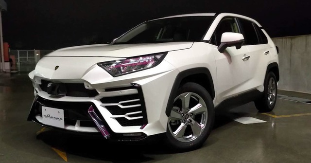 Hãng độ lột xác Toyota RAV4 thành siêu SUV Lamborghini Urus với giá rẻ - Ảnh 1.
