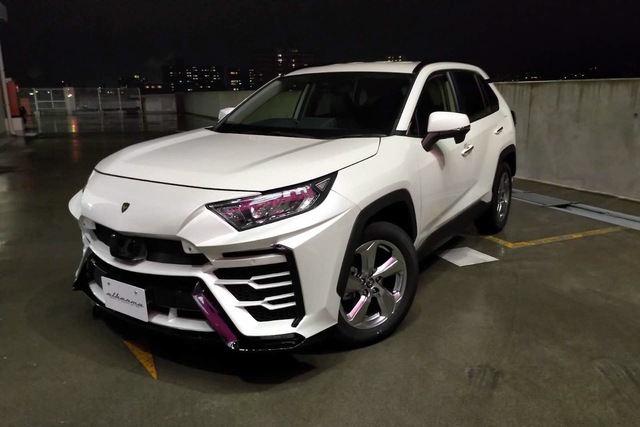 Hãng độ lột xác Toyota RAV4 thành siêu SUV Lamborghini Urus với giá rẻ - Ảnh 2.
