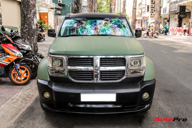 SUV địa hình Dodge hàng độc của ông Đặng Lê Nguyên Vũ bất ngờ xuất hiện trên phố Sài Gòn - Ảnh 1.