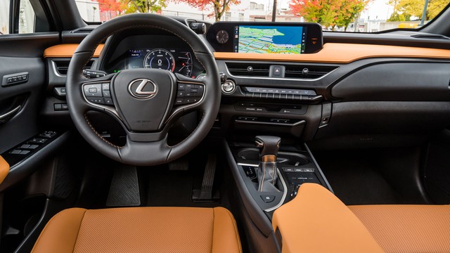 Lexus UX 200 hàng độc tại Việt Nam lộ giá tính thuế hơn 1,8 tỷ đồng, cạnh tranh Mercedes-Benz GLA và BMW X1 - Ảnh 4.