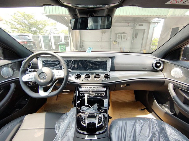 Mercedes-Benz E 300 AMG 2020 chính hãng thanh lý sau 20 km: Giá lăn bánh ngang giá niêm yết mua mới - Ảnh 2.